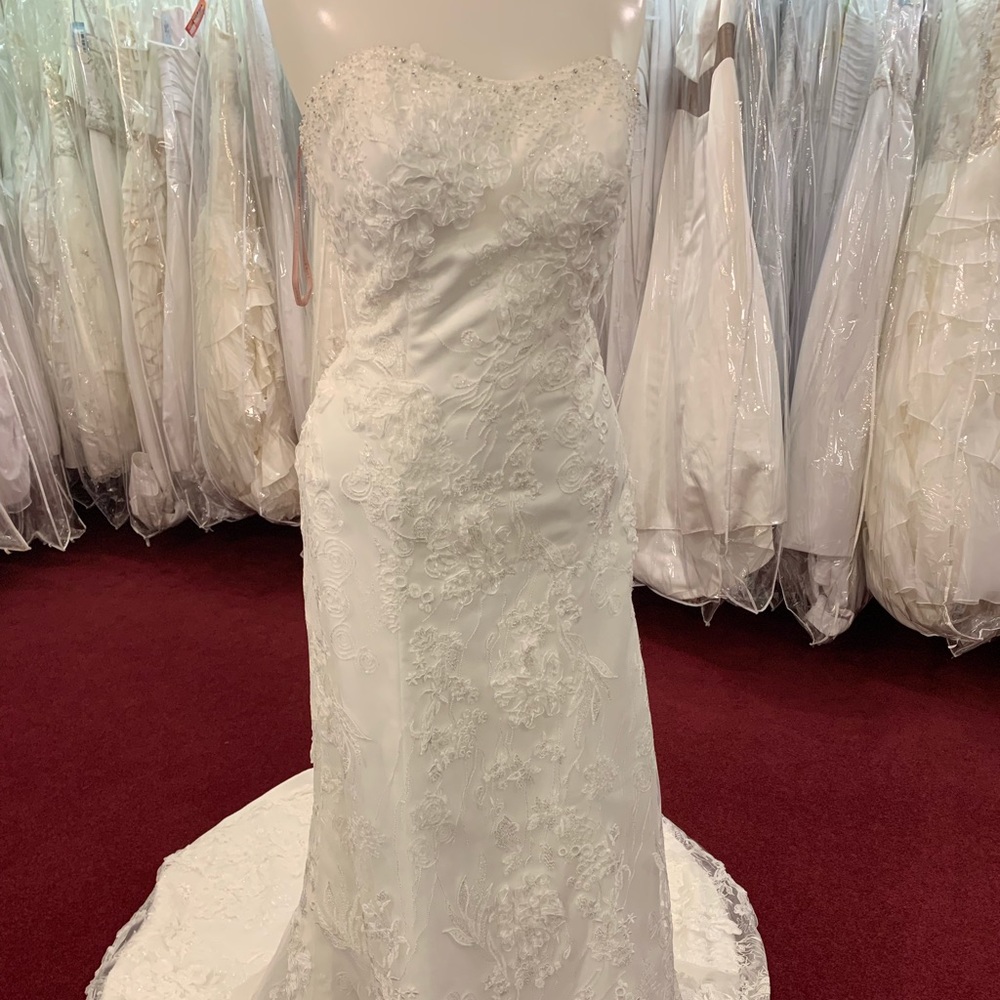 Ivory wedding gown